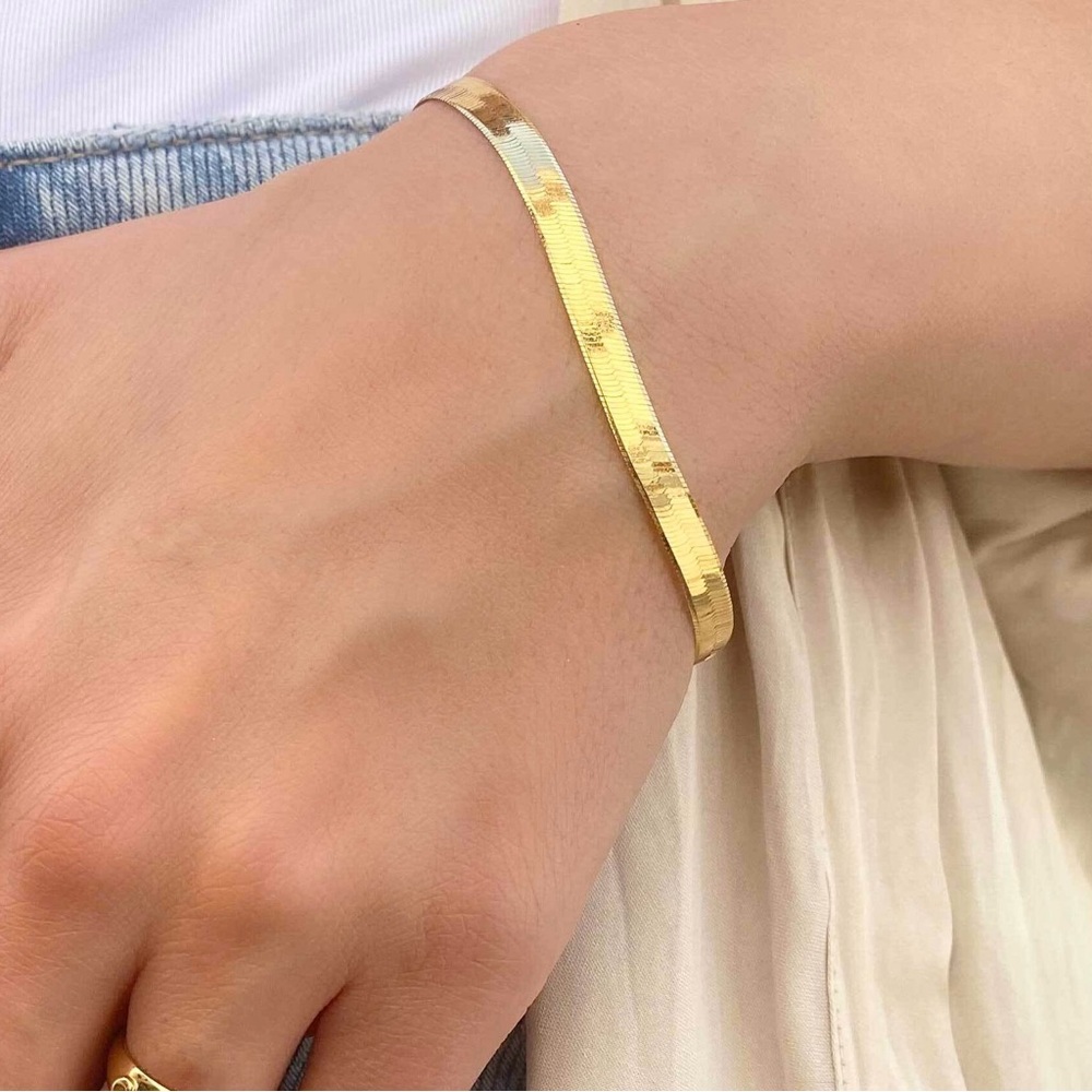 18k Yellow Gold Filled 3.5mm Wide Smooth Herringbone Chain Bracelet!